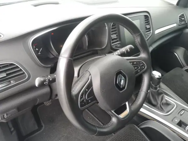 Renault Mégane 2019 - 17900 EUR, 96000 km - AUTO.MOTO.pt - 96000km - foto 16 de 27