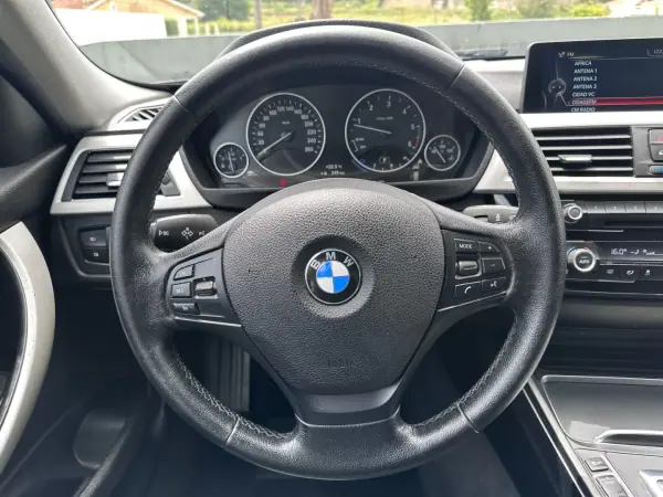 BMW 316 2015 - 12900 EUR, 260000 km - AUTO.MOTO.pt - 260000km - foto 26 de 45