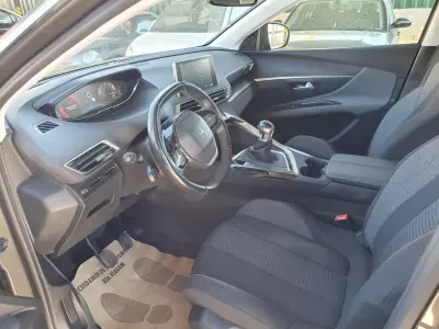 Peugeot 3008 2019 - 17 EUR, 80000 km - AUTO.MOTO.pt - 80000km - foto 20 de 26