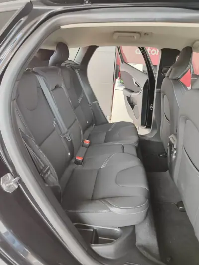 Volvo V40 Cross Country 2014 - 8150 EUR, 211000 km - AUTO.MOTO.pt - 211000km - foto 17 de 35
