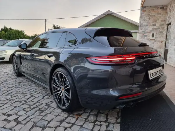 Porsche Panamera Sport Turismo 2018 - 84990 EUR, 147000 km - AUTO.MOTO.pt - 147000km - foto 6 de 50