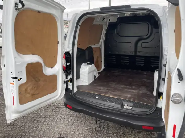 Ford Transit Courier 2022 - 15000 EUR, 51442 km - AUTO.MOTO.pt - 51442km - foto 7 de 14