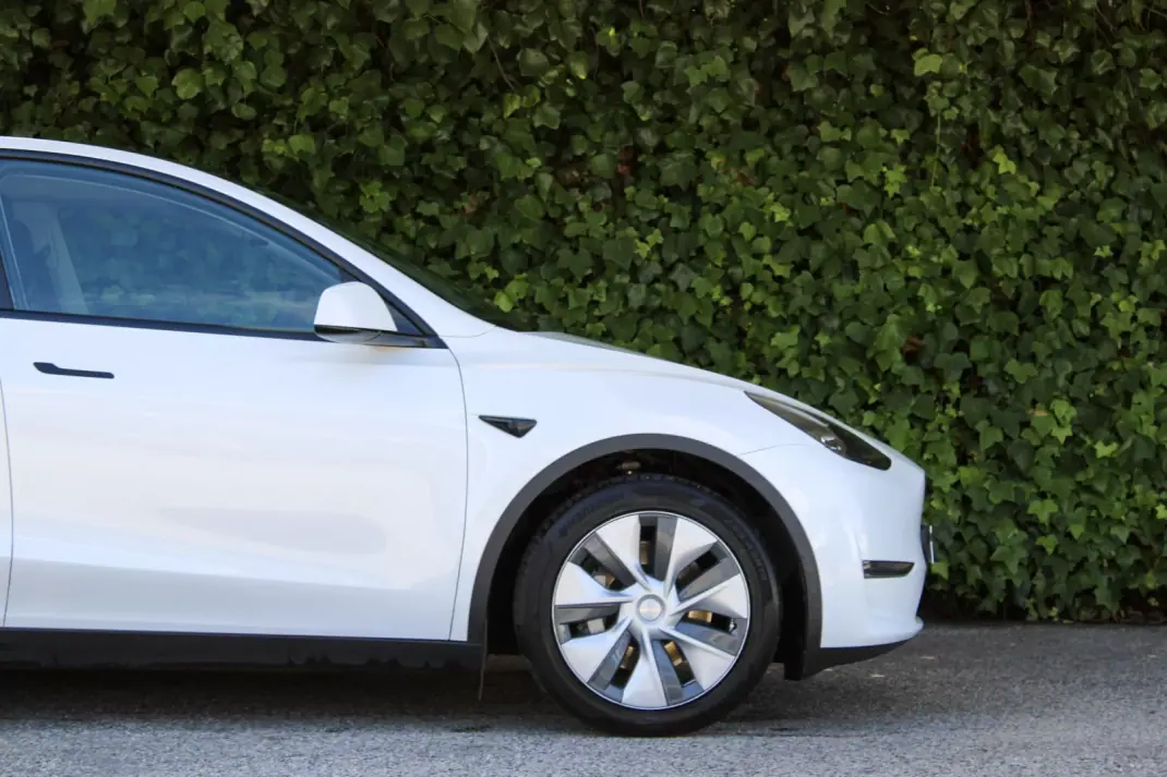 Tesla Model Y 2023 - 36900 EUR, 90000 km - 90000km - foto 5 de 20