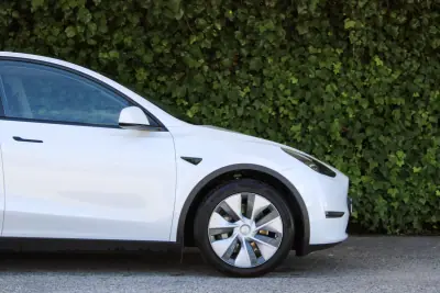 Tesla Model Y 2023 - 36900 EUR, 90000 km - 90000km - foto 5 de 20