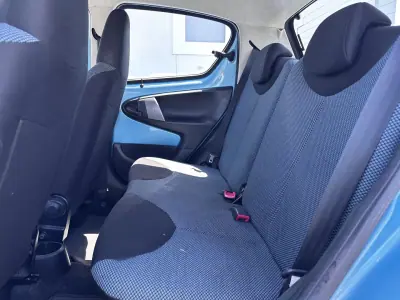Toyota Aygo 2013 - 6490 EUR, 72000 km - AUTO.MOTO.pt - 72000km - foto 13 de 28