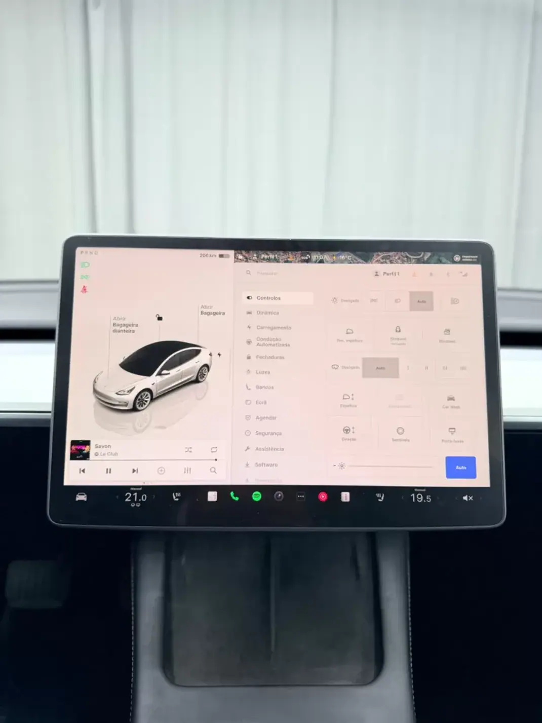 Tesla Model 3 2022 - 24999 EUR, 115000 km - AUTO.MOTO.pt - 115000km - foto 17 de 23