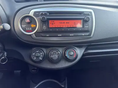 Toyota Yaris 2012 - 10400 EUR, 199391 km - AUTO.MOTO.pt - 199391km - foto 14 de 16