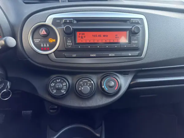 Toyota Yaris 2012 - 10400 EUR, 199391 km - AUTO.MOTO.pt - 199391km - foto 14 de 16