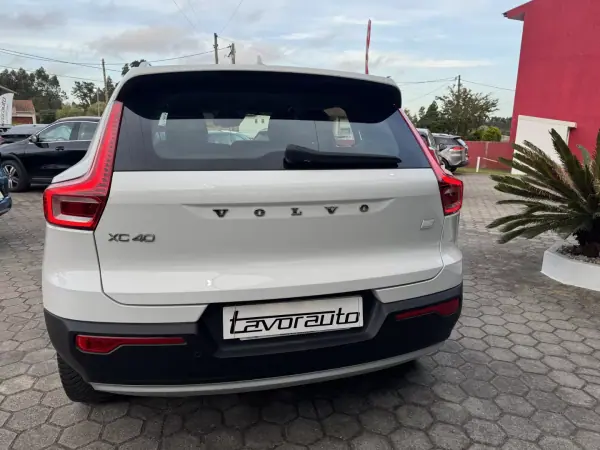 Volvo XC 40 2021 - 24500 EUR, 121000 km - AUTO.MOTO.pt - 121000km - foto 8 de 42