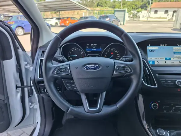 Ford Focus 2017 - 11500 EUR, 55000 km - AUTO.MOTO.pt - 55000km - foto 18 de 32