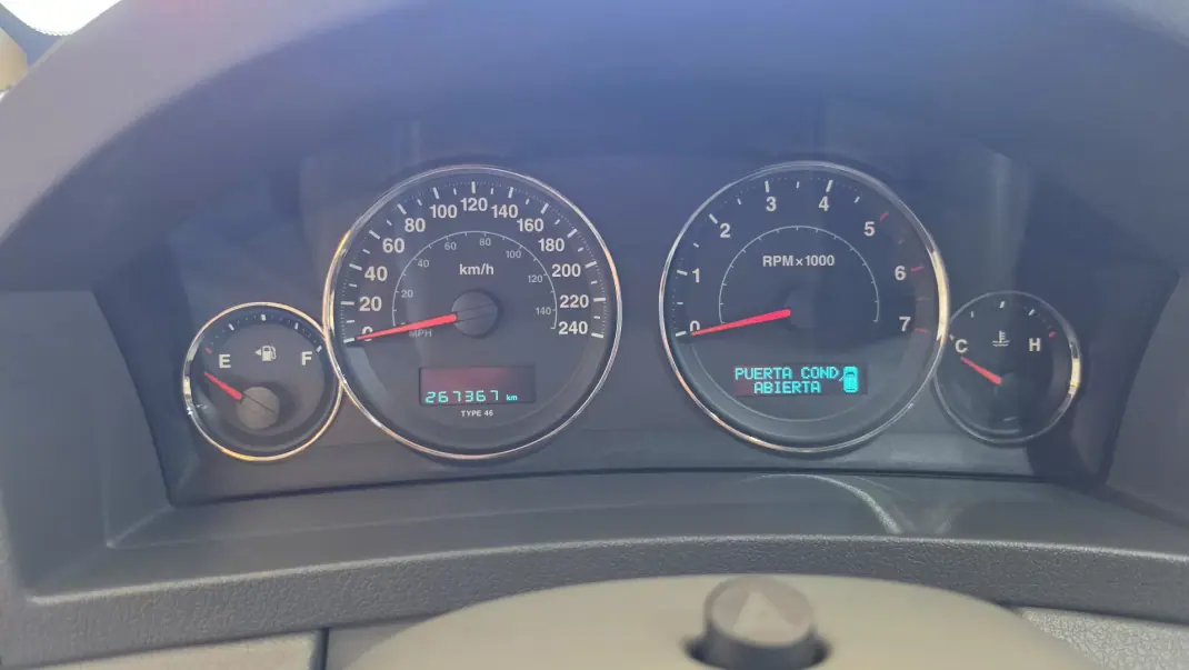 Jeep Grand Cherokee 2005 - 19900 EUR, 267367 km - 267367km - foto 40 de 52