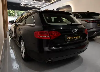 Audi A4 Avant 2011 - 15490 EUR, 289450 km - AUTO.MOTO.pt - 289450km - foto 4 de 14
