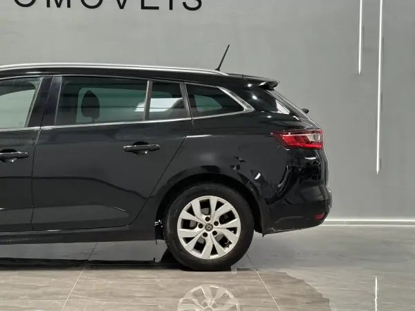 Renault Mégane Sport Tourer 2020 - 15990 EUR, 80000 km - AUTO.MOTO.pt - 80000km - foto 8 de 26