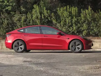 Tesla Model 3 2021 - 27499 EUR, 74631 km - 74631km - foto 9 de 34