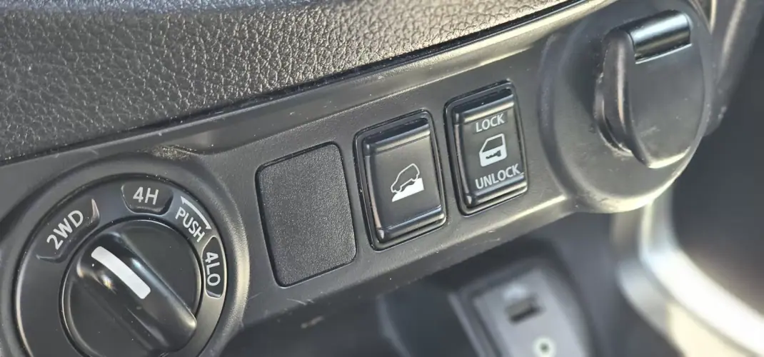 Nissan Navara 2020 - 27400 EUR, 190102 km - AUTO.MOTO.pt - 190102km - foto 7 de 12