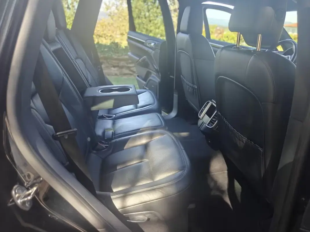 Porsche Cayenne 2016 - 42499 EUR, 199000 km - 199000km - foto 17 de 41