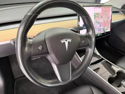 Tesla Model 3 2019 - 28500 EUR, 74000 km - AUTO.MOTO.pt - 74000km - foto 13 de 26