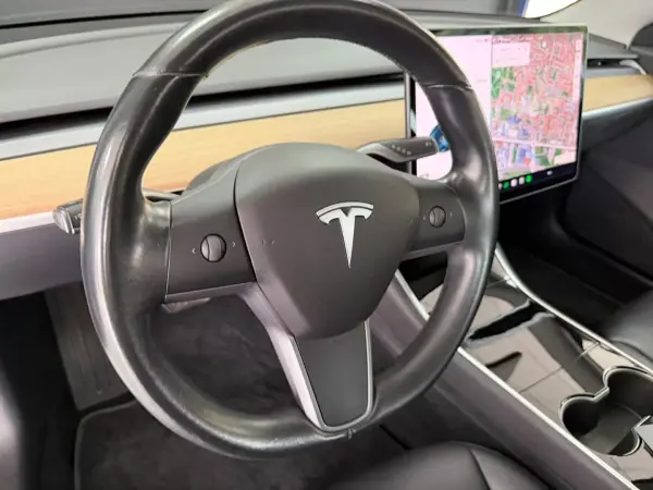 Tesla Model 3 2019 - 28500 EUR, 74000 km - AUTO.MOTO.pt - 74000km - foto 13 de 26