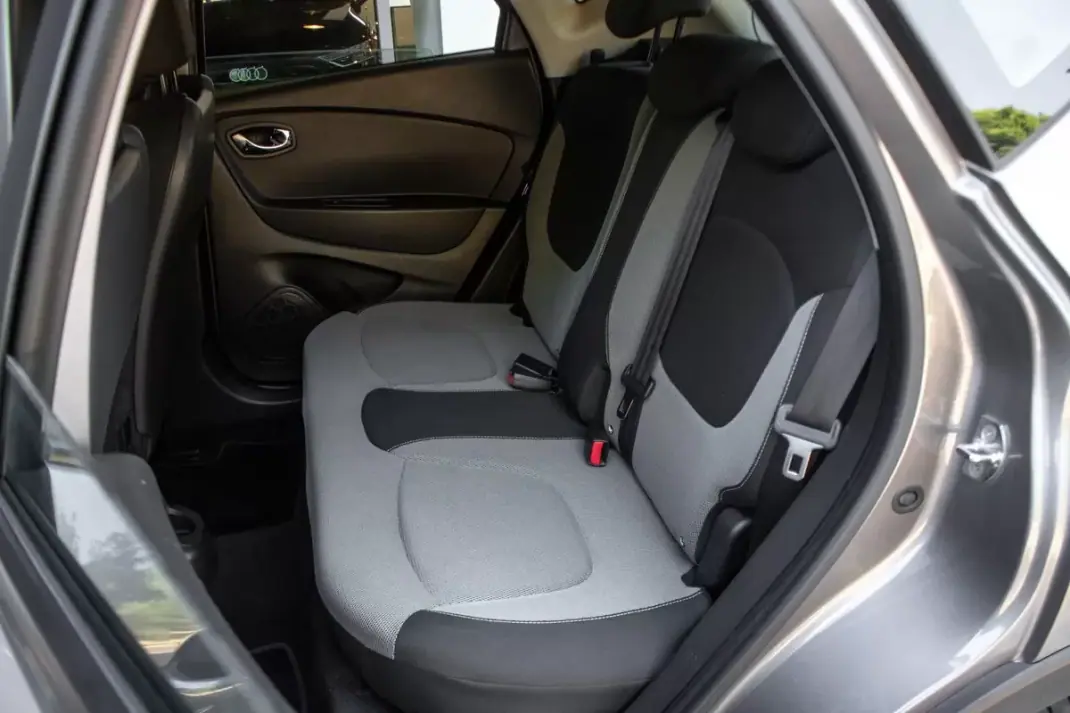 Renault Captur 2014 - 10900 EUR, 135948 km - 135948km - foto 26 de 38