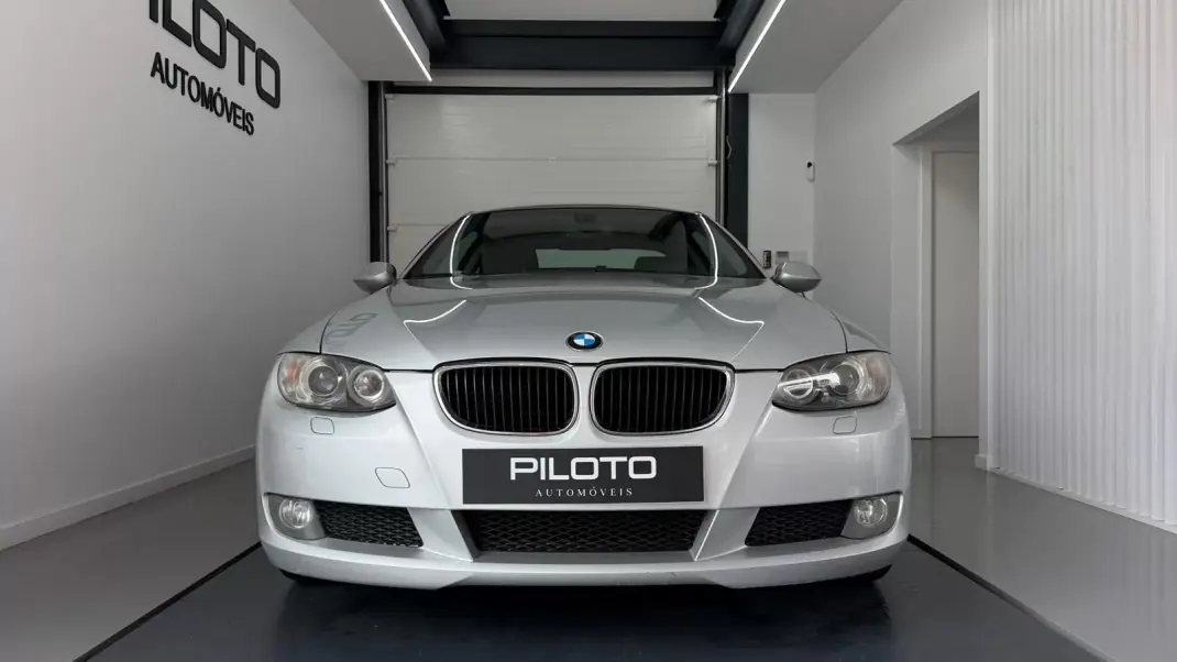 BMW 320 2007 - 13990 EUR, 175425 km - AUTO.MOTO.pt - 175425km - foto 4 de 24