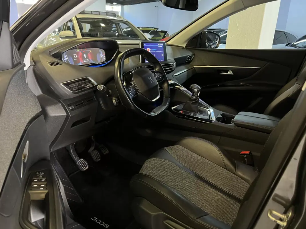 Peugeot 3008 2019 - 12990 EUR, 115000 km - AUTO.MOTO.pt - 115000km - foto 7 de 43