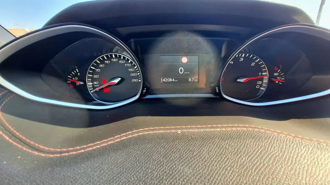 Peugeot 308 SW 2020 - 14500 EUR, 142000 km - AUTO.MOTO.pt - 142000km - foto 24 de 28