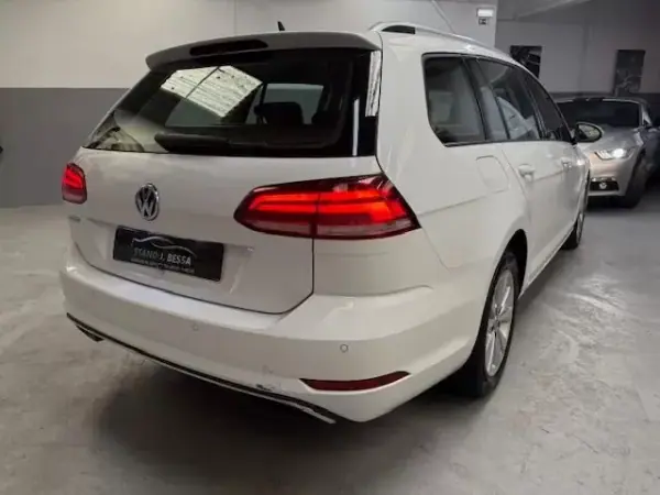 Volkswagen Golf Variant 2018 - 8999 EUR, 290000 km - AUTO.MOTO.pt - 290000km - foto 4 de 9