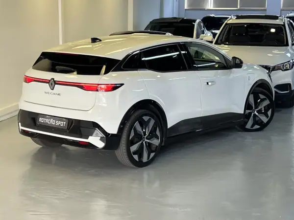 Renault Mégane E-Tech 2022 - 27990 EUR, 50000 km - AUTO.MOTO.pt - 50000km - foto 22 de 54