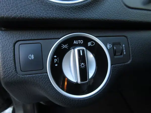 Mercedes-Benz C 180 2012 - 13490 EUR, 240000 km - AUTO.MOTO.pt - 240000km - foto 28 de 47