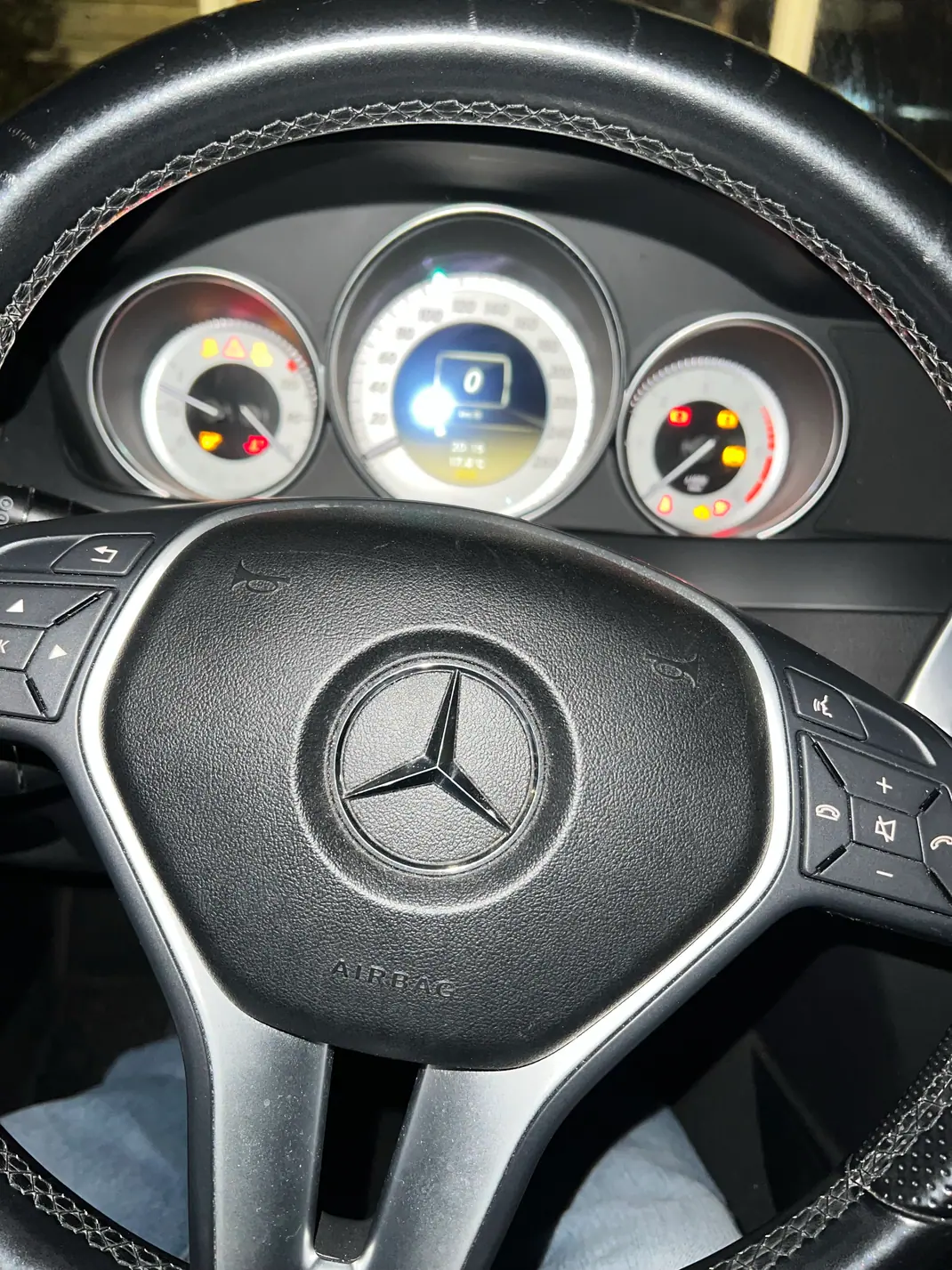 Mercedes-Benz C 220 2011 - 11000 EUR, 290000 km - AUTO.MOTO.pt - 290000km - foto 11 de 11