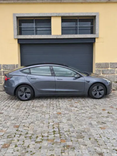 Tesla Model 3 2022 - 32490 EUR, 94549 km - foto 4 de 23