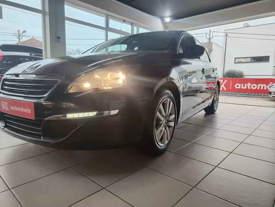 Peugeot 308 2014 - 9350 EUR, 207000 km - AUTO.MOTO.pt - 207000km - foto 6 de 34