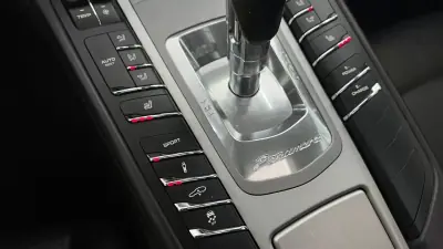 Porsche Panamera 2014 - 45990 EUR, 157000 km - AUTO.MOTO.pt - 157000km - foto 24 de 37