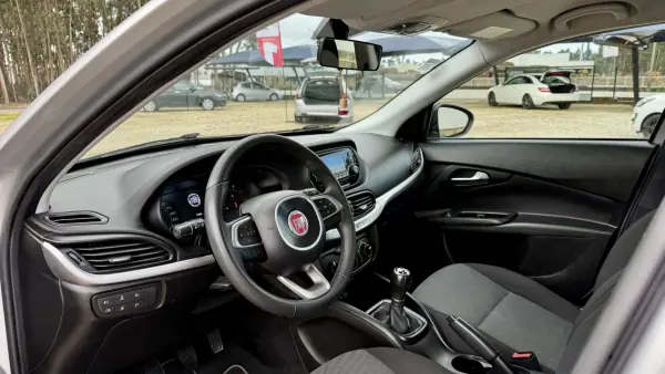 Fiat Tipo Station Wagon 2019 - 12750 EUR, 75000 km - AUTO.MOTO.pt - 75000km - foto 16 de 32