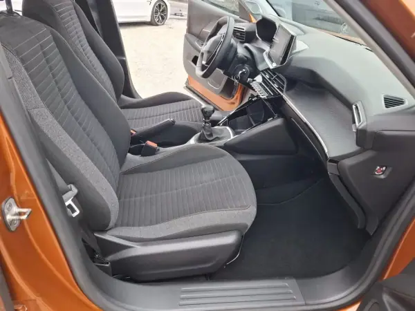 Peugeot 2008 2021 - 14650 EUR, 92750 km - AUTO.MOTO.pt - 92750km - foto 15 de 32