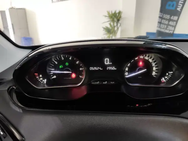 Peugeot 208 2018 - 9750 EUR, 48000 km - AUTO.MOTO.pt - 48000km - foto 16 de 25
