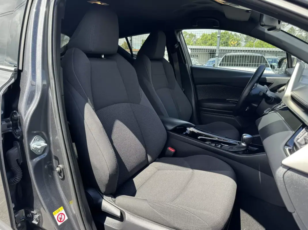 Toyota C-HR 2019 - 22990 EUR, 92000 km - AUTO.MOTO.pt - 92000km - foto 41 de 43