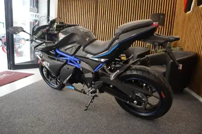 2026 - 3990 EUR, 1 km - AUTO.MOTO.pt - 1km - foto 10 de 17