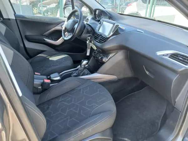 Peugeot 2008 2015 - 8450 EUR, 67397 km - AUTO.MOTO.pt - 67397km - foto 21 de 26