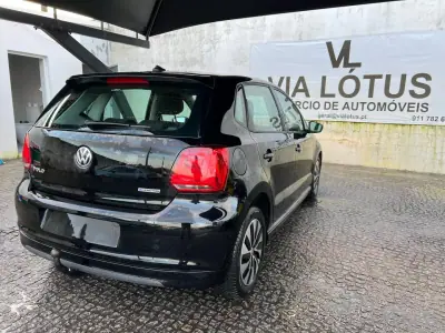 Volkswagen Polo 2015 - 8500 EUR, 150350 km - AUTO.MOTO.pt - 150350km - foto 6 de 11