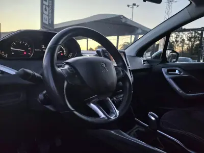 Peugeot 2008 2016 - 12990 EUR, 160000 km - AUTO.MOTO.pt - 160000km - foto 25 de 35