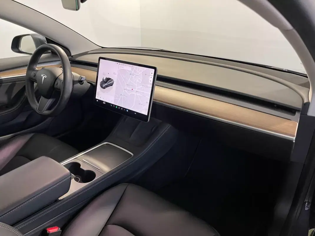 Tesla Model 3 2022 - 29500 EUR, 56000 km - AUTO.MOTO.pt - 56000km - foto 18 de 42