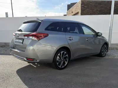 Toyota Auris Touring Sports 2016 - 13200 EUR, 183145 km - foto 4 de 16