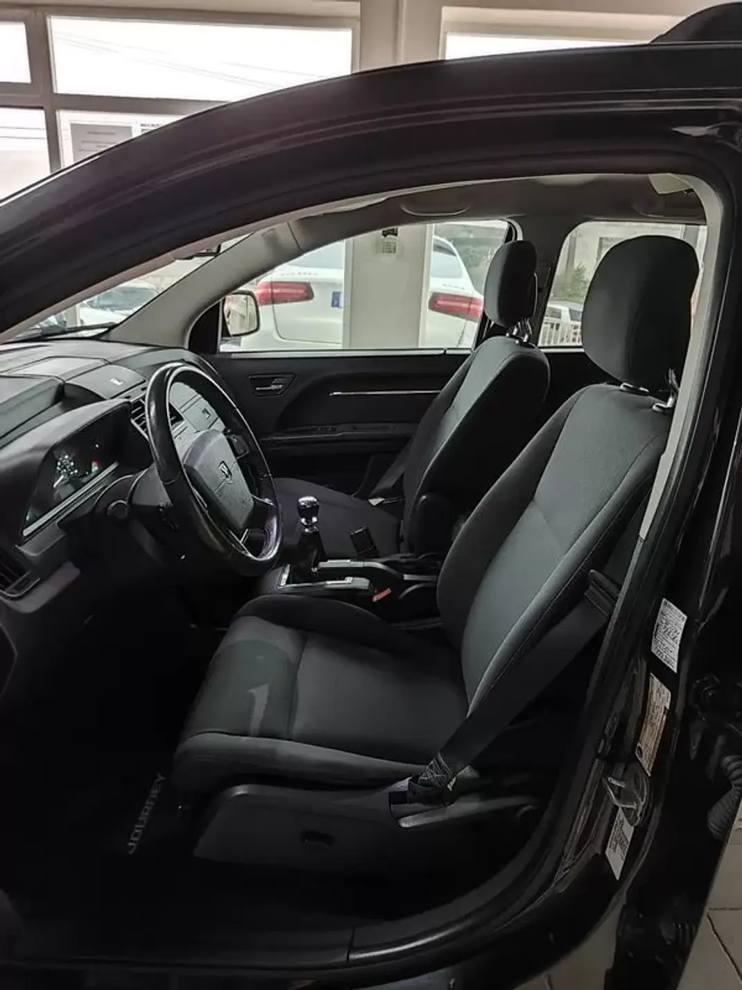 Dodge Journey 2010 - 11750 EUR, 113500 km - AUTO.MOTO.pt - 113500km - foto 15 de 36