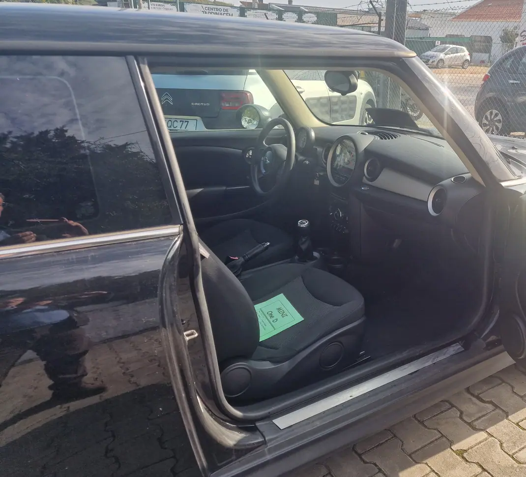MINI One 2012 - 8750 EUR, 149000 km - 149000km - foto 8 de 13