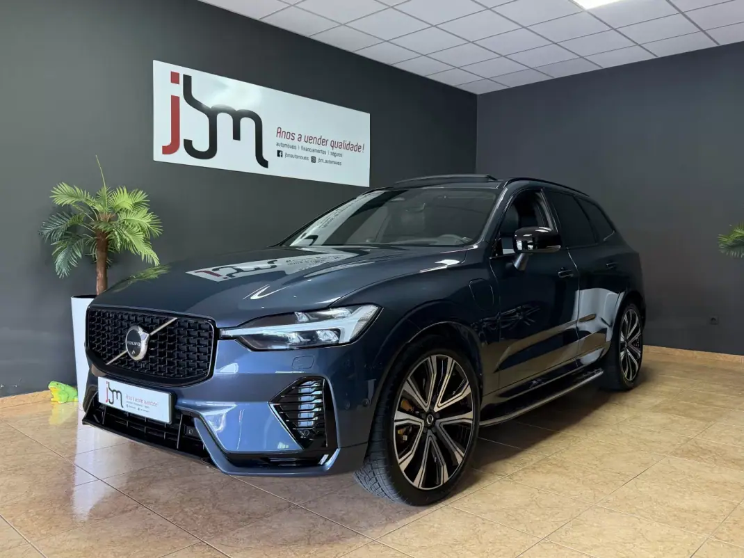 Volvo XC 60 2021 - 42990 EUR, 89987 km - AUTO.MOTO.pt - 89987km - foto 1 de 21