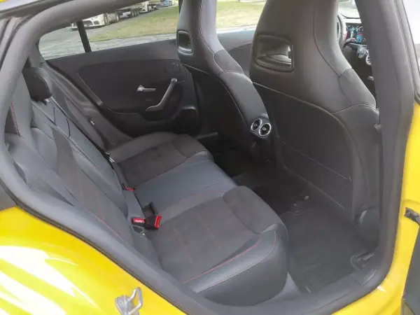Mercedes-Benz CLA 220 2023 - 40500 EUR, 54785 km - AUTO.MOTO.pt - 54785km - foto 33 de 39