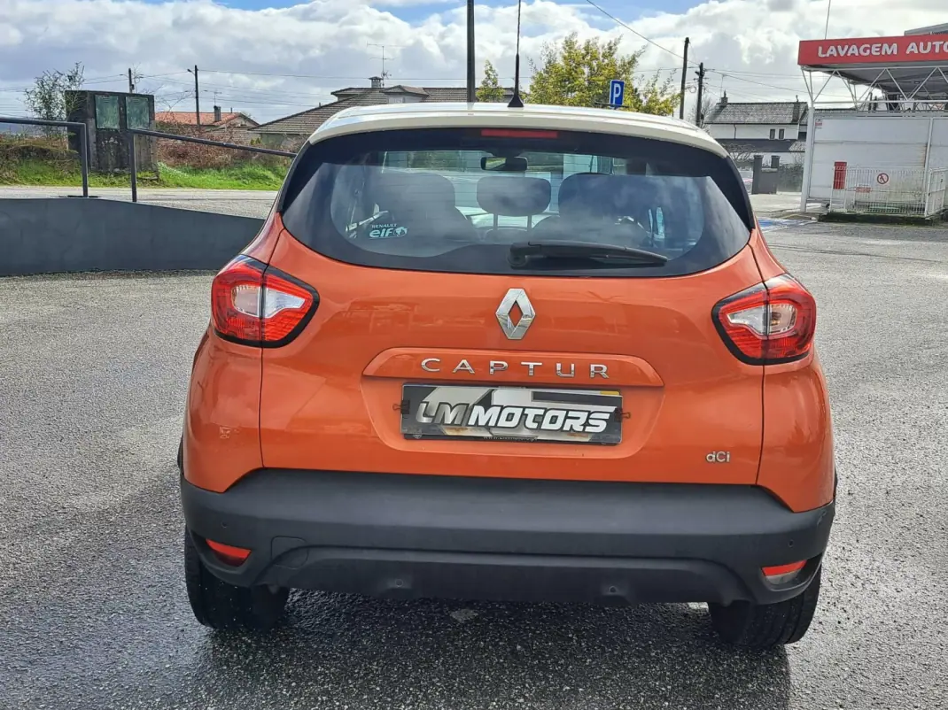 Renault Captur 2016 - 11450 EUR, 165268 km - AUTO.MOTO.pt - 165268km - foto 8 de 41