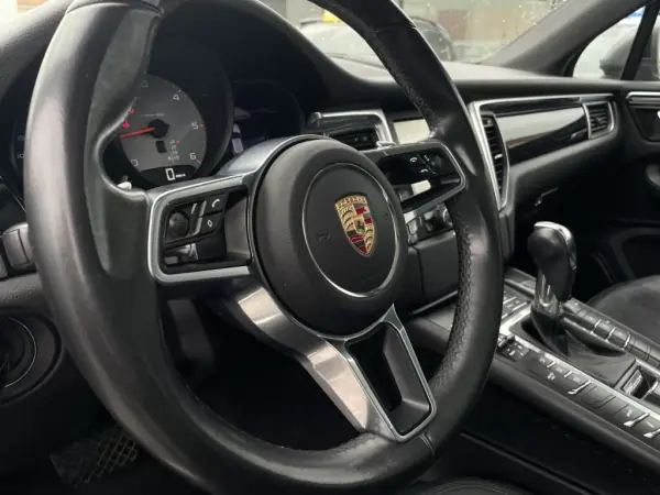 Porsche Macan 2014 - 34900 EUR, 215608 km - AUTO.MOTO.pt - 215608km - foto 34 de 41