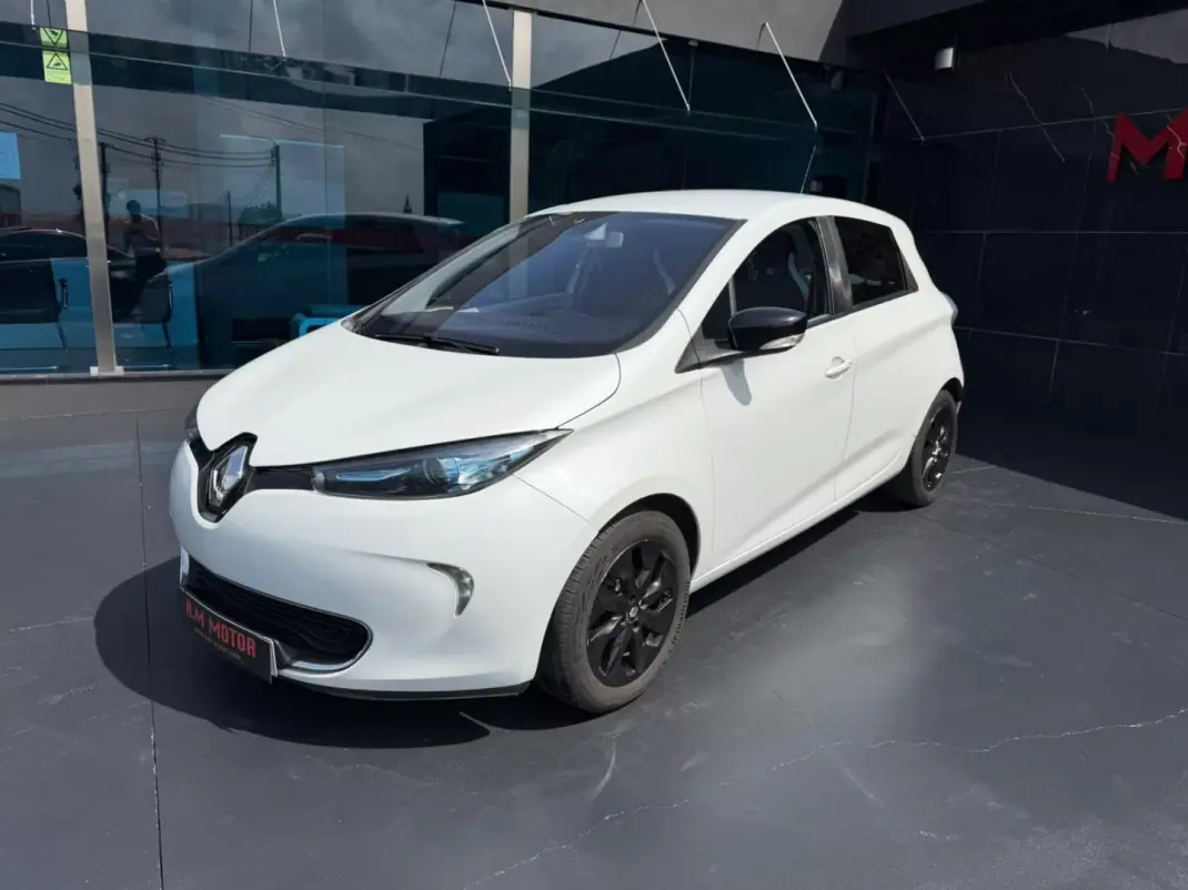 Renault Zoe 2015 - 8900 EUR, 112000 km - AUTO.MOTO.pt - 112000km - foto 5 de 9